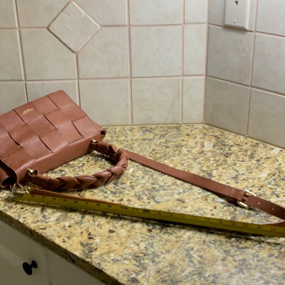 Elegant Brown Woven Crossbody Bag - Picture 10 of 11